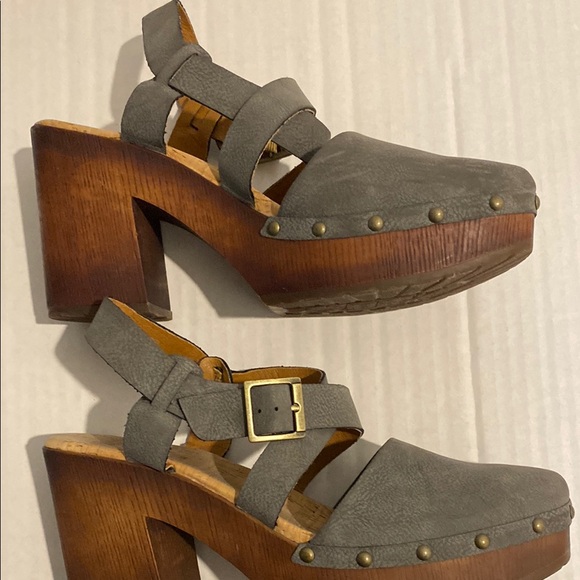 Korks : Gray Mules with Cork Footbed and Suede Finish - Picture 3 of 7